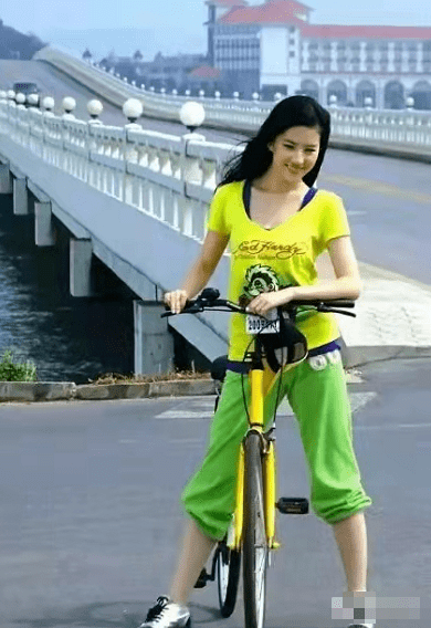 刘亦菲<strong></p>
<p>刘亦菲</strong>,自毁人设