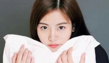 26岁山东姑娘祝晓晗,每天和50岁父亲瞎闹,祝晓晗为什么会火?