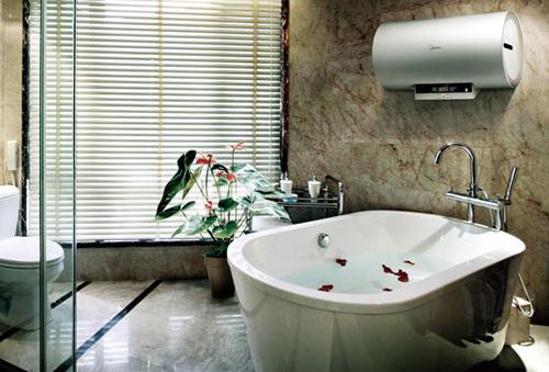 深度清洁电热水器,延长使用寿命