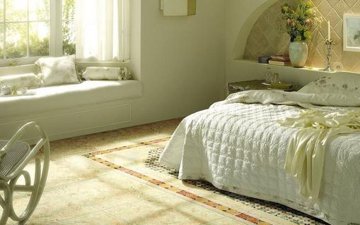 卧室吊顶的设计:在四周做吊顶